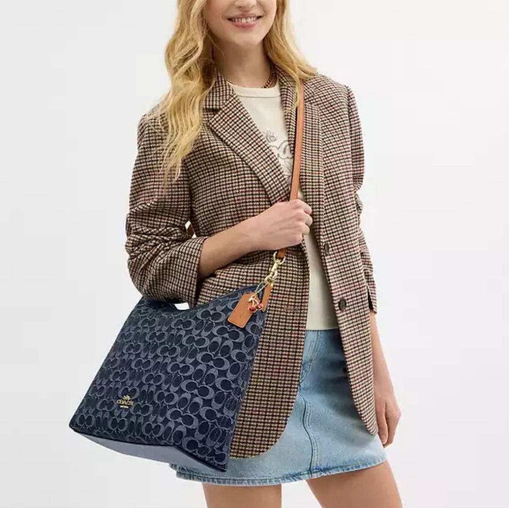 Coach Bag - Picture 3 of 8